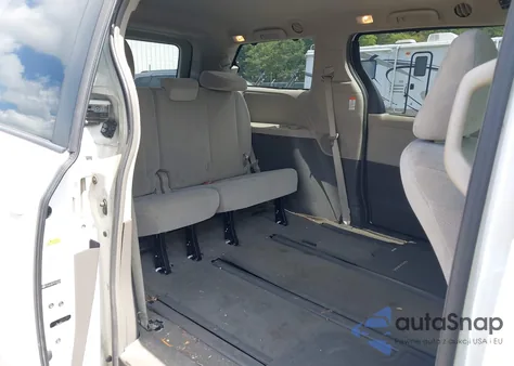 2015 Toyota Sienna Le 7 Passenger z USA, uszkodzony, nr VIN 5TDJK3DC7FS125121